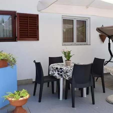 In Tribunj With Terrace, Air Conditioning, W-lan 5034-1 Tribunj (Sibenik-Knin)