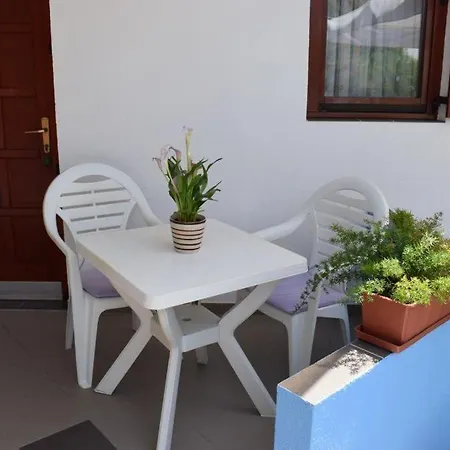 In Tribunj With Terrace, Air Conditioning, W-lan 5034-1 * Tribunj (Sibenik-Knin)