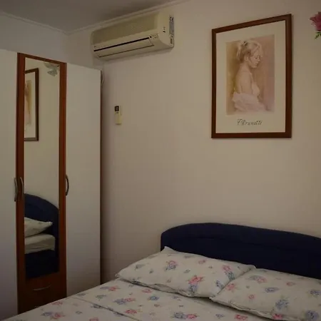 In Tribunj With Terrace, Air Conditioning, W-lan 5034-1 * Tribunj (Sibenik-Knin)